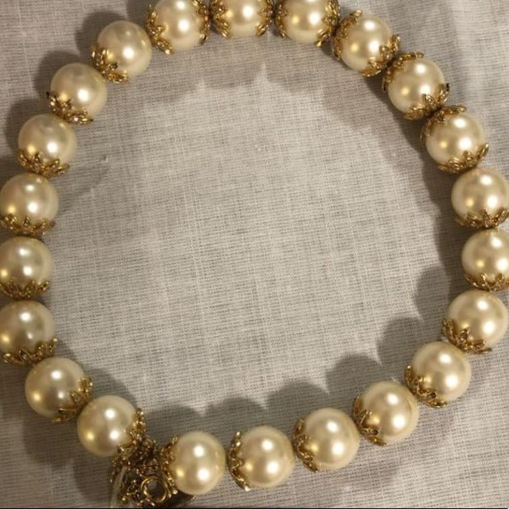 Ann Taylor brand new pearl neck less